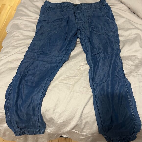 Lot of 5 light pants and capris - Picture 4 of 9